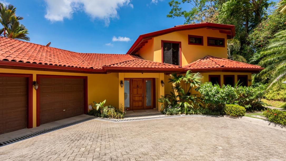 Private Luxury Villa with Whale Tail Ocean View Close to Downtown Uvita-13